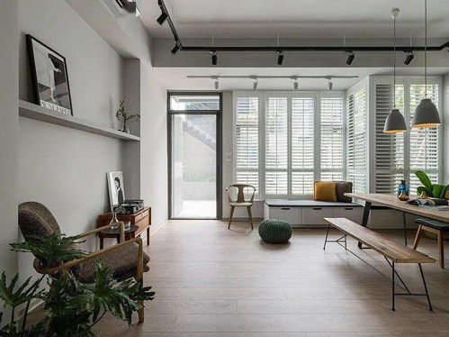 光影間的百葉窗,刻畫了斑駁的時光