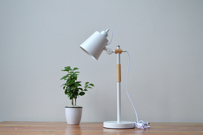 北歐宜家風格極簡護眼臺燈產品展示片